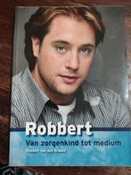R. van den Broeke - Robbert, van zorgenkind tot medium, Astrologie, Ophalen of Verzenden, Zo goed als nieuw, R. van den Broeke