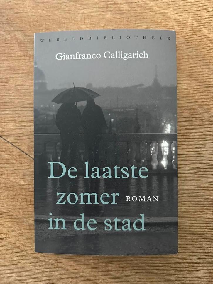 Gianfranco Calligarich - De laatste zomer in de stad, Boeken, Literatuur, Zo goed als nieuw, Nederland, Ophalen of Verzenden