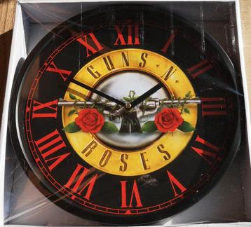 WANDKLOK GUN'S ROSES rond 30cm beschikbaar voor biedingen