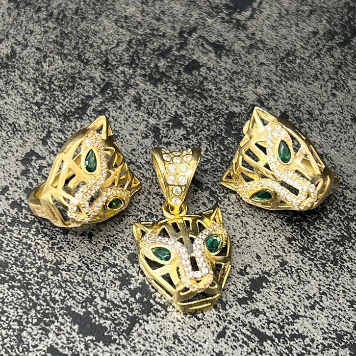 14k gouden panter oorbellen met hanger set, Sieraden, Tassen en Uiterlijk, Kettinghangers, Nieuw, Goud, Kruis of Symbool, Ophalen of Verzenden