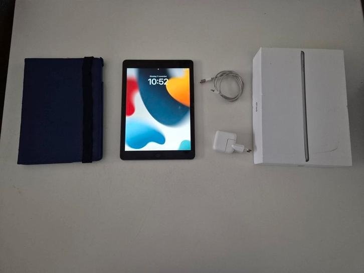 Apple iPad 2017 5e generatie met beschermhoes, Computers en Software, Apple iPads, Zo goed als nieuw, Overige modellen, 10 inch