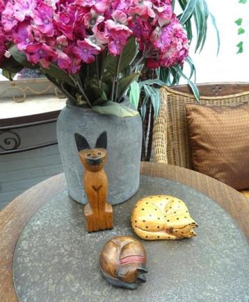 3 schattige kattenbeeldjes, hout. Setprijs: beschikbaar voor biedingen