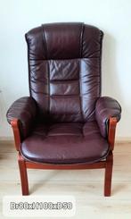 lederen lounge stoel met houten onderstel, Huis en Inrichting, Ophalen, Gebruikt, Eenpersoons, Minder dan 75 cm