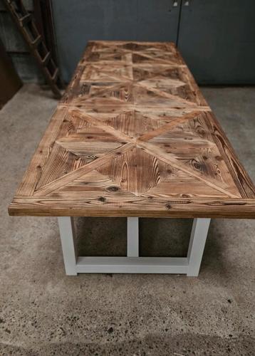 Mooie landelijke XL eettafel in RM kasteelvloer motief

 beschikbaar voor biedingen