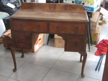 art deco  houten toilettafel  Queen Ann pootjes. beschikbaar voor biedingen