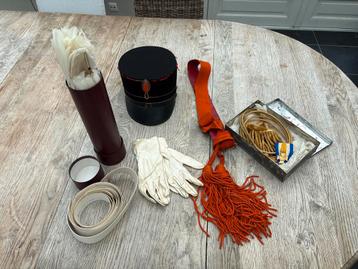 Oude Militaire Kledingstukken beschikbaar voor biedingen