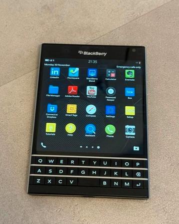 Goede werkend blackberry passport whit edition met spotify e beschikbaar voor biedingen