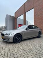 BMW 5-Serie 528I 180KW Sedan Aut8 2011 Grijs 2.0 .l .motor, Auto's, BMW, Automaat, 2000 kg, Particulier, Zilver of Grijs
