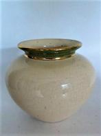 Vaas creme met groene rand en twee gouden biezen, craquele, Huis en Inrichting, Ophalen, Overige kleuren, Aardewerk of Porselein