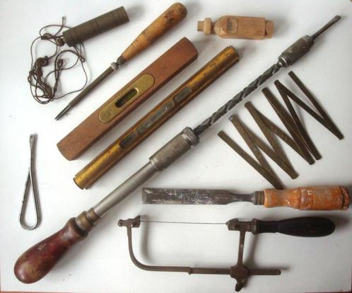 Antiek gereedschap, zie de 2 foto's: ijzerzaag, waterpassen,, Antiek en Kunst, Antiek | Gereedschap en Instrumenten, Ophalen of Verzenden