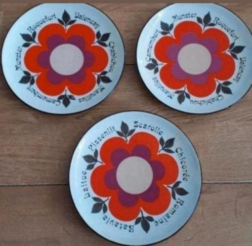 Drie retro Borden Gien France, Huis en Inrichting, Keuken | Servies, Zo goed als nieuw, Bord(en), Overige stijlen, Glas, Ophalen of Verzenden