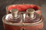 Antieke cassette met parfumflesjes, Verzenden