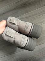 Nieuw! UGG classic Platform Boots Maat 39 grijs ongedragen, Ophalen of Verzenden, Nieuw, Grijs, Lage of Enkellaarzen