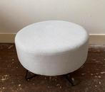 Mooie poef, Ophalen, Zo goed als nieuw, Rond, Minder dan 50 cm