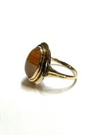 14k gouden ring met een streep agaat, ., Ophalen of Verzenden, Zo goed als nieuw, Met edelsteen