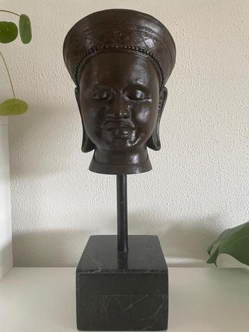 Boeddha - Shiva hoofd op stenen voet beschikbaar voor biedingen