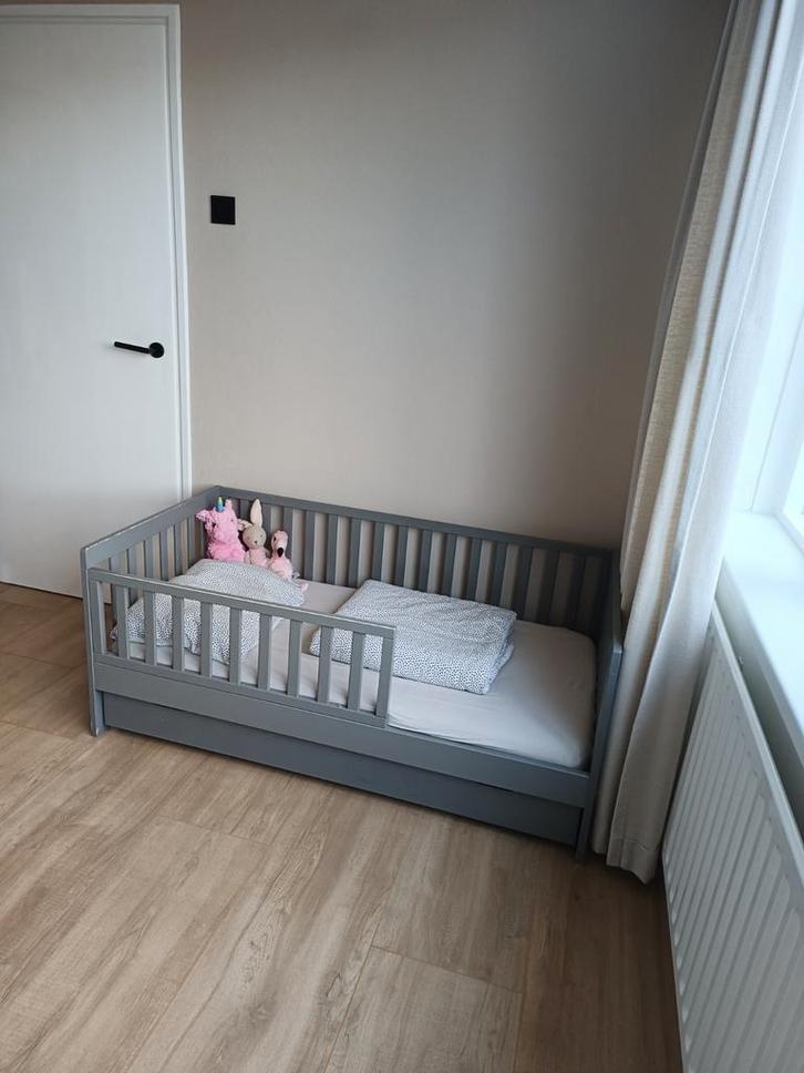 Peuterbed Petit Amelie compleet met la, matras en beddengoed, Kinderen en Baby's, Kinderkamer | Bedden, Gebruikt, 140 tot 160 cm