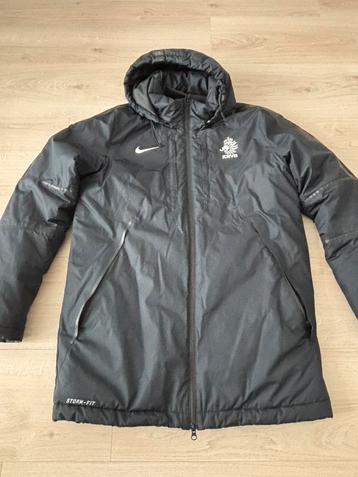 Nike Scheidsrechtersjas beschikbaar voor biedingen