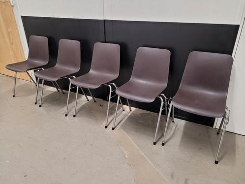5 bruine kantinestoelen stapelbaar, Huis en Inrichting, Stoelen, Zo goed als nieuw, Vijf, Zes of meer stoelen, Bruin, Ophalen