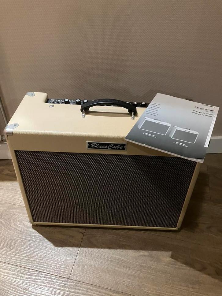 BluesCube Artist by Roland, Muziek en Instrumenten, Versterkers | Bas en Gitaar, Zo goed als nieuw, Gitaar, Minder dan 50 watt