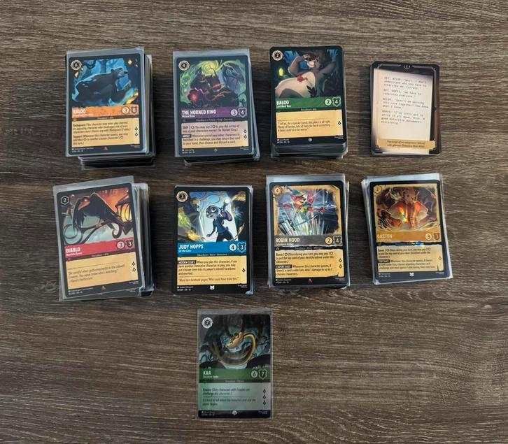 Mooie grote bulk Lorcana “Whispers in the Well” ruim 680st., Hobby en Vrije tijd, Verzamelkaartspellen | Overige, Zo goed als nieuw