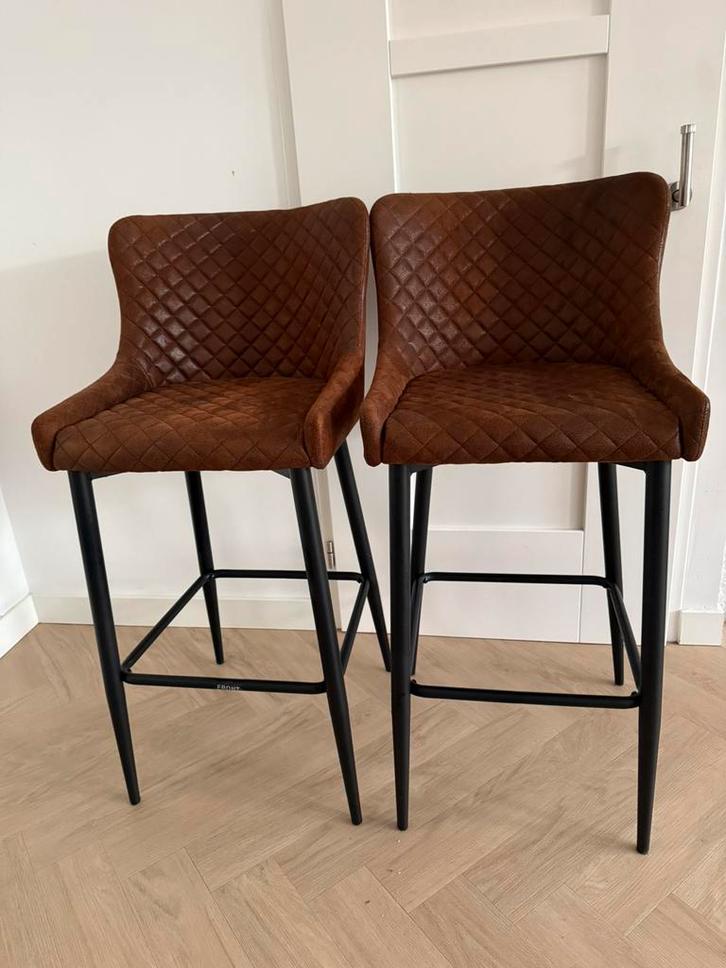 2 nette barkrukken bruin, Huis en Inrichting, Barkrukken, Zo goed als nieuw, 60 tot 90 cm, 2 krukken, Ophalen