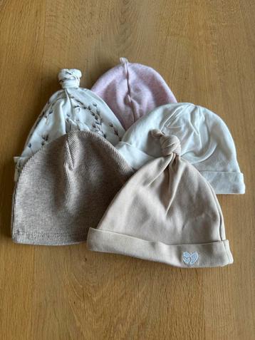 5 Baby Mutsjes Maat 56 beschikbaar voor biedingen