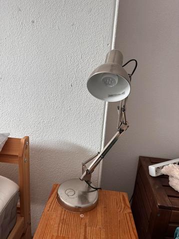 Bureu lamp beschikbaar voor biedingen