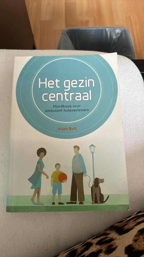 Arjan Bolt - Het gezin centraal, Boeken, Wetenschap, Zo goed als nieuw, Ophalen of Verzenden