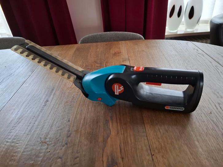 Accubuxusschaar van Gardena, Tuin en Terras, Heggenscharen, Zo goed als nieuw, Accu, Ophalen of Verzenden