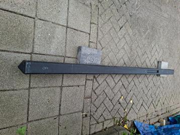 Beton eindpaal beschikbaar voor biedingen