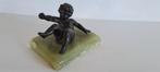 Antiek Bronzen Beeldje van Putti op marmeren Voet, Ophalen of Verzenden