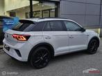 Volkswagen T-Roc 1.5 TSI R-Line Panorama/Keyless/Black Style, Auto's, Adaptive Cruise Control, 1258 kg, 1498 cc, Zwart