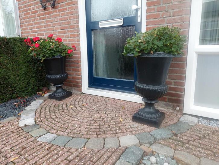 2 Grote Metalen Sier Bloempotten, Tuin en Terras, Tuinvazen, Ophalen of Verzenden