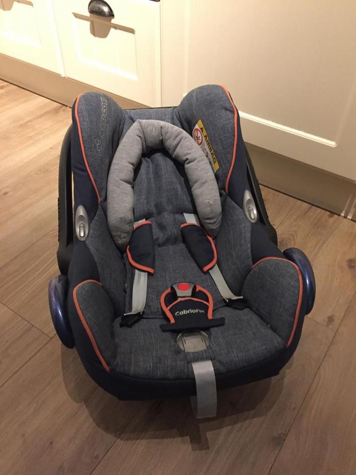 Leuke stoere denimkleur Cabriofix (autostoeltje) Maxi Cosi, Kinderen en Baby's, Autostoeltjes, Zo goed als nieuw, Maxi-Cosi, 0 t/m 13 kg