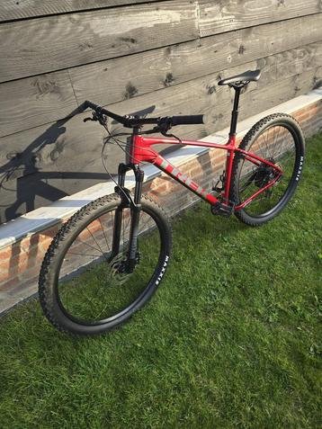 Trek Marlin 8 2023 maat L als nieuw! beschikbaar voor biedingen