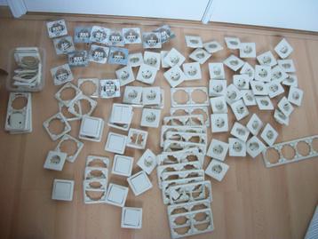 21 Wandcontactdoos Stopcontact Ecru Jung - netjes - per stuk beschikbaar voor biedingen