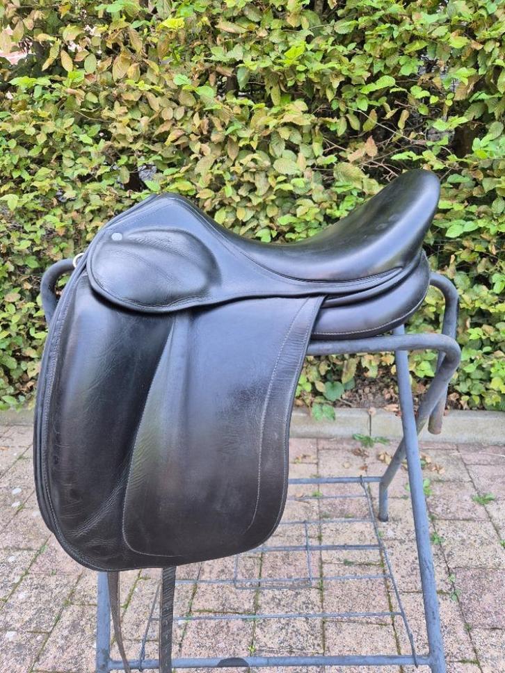 Childeric DSC 17,5 Monoblad dressuurzadel, Dieren en Toebehoren, Paarden en Pony's | Zadels, Gebruikt, Dressuur, Ophalen of Verzenden