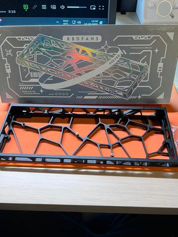 Holy 60 toetsenbord case beschikbaar voor biedingen
