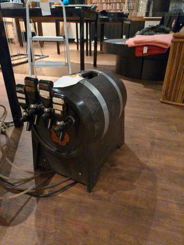 Wijntap 2 stuks - Wijn schenken uit vaten beschikbaar voor biedingen