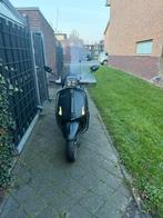 Vespa sprint 2022, Fietsen en Brommers, Scooters | Vespa, Ophalen, Zo goed als nieuw, Benzine