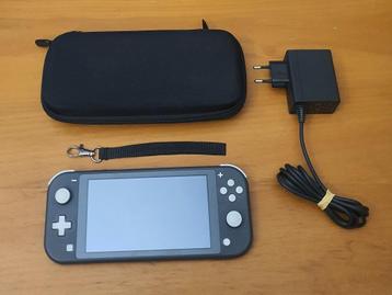 KRASVRIJ | Nintendo Switch Lite met OPLADER & CASE TAS beschikbaar voor biedingen