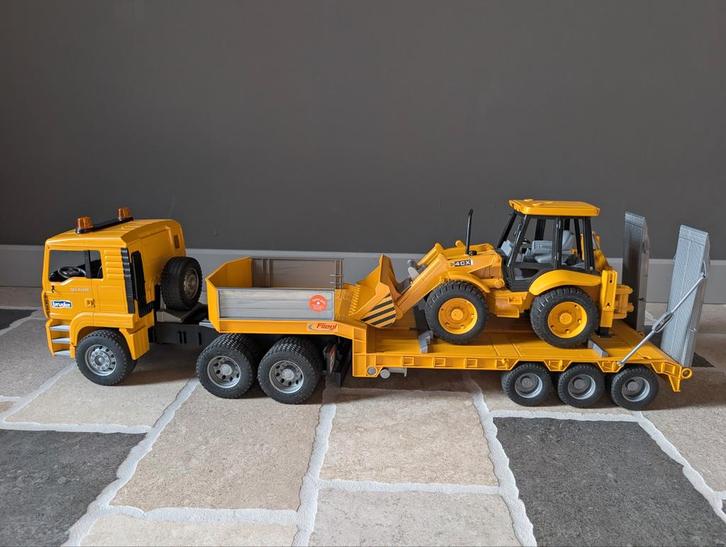 Bruder MAN Dieplader vrachtwagen oplegger met Graafmachine, Kinderen en Baby's, Speelgoed | Speelgoedvoertuigen, Gebruikt, Ophalen of Verzenden