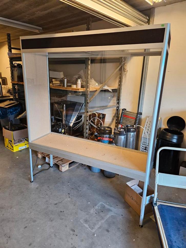 Museumvitrine in 2 delen, Zakelijke goederen, Kantoor en Winkelinrichting | Winkel en Inventaris, Ophalen