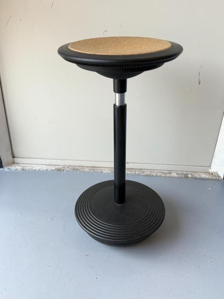 Wilkhahn Stitz 2 | ergonomische sta zit kruk | IZGS, Huis en Inrichting, Bureaustoelen, Zo goed als nieuw, Bureaukruk, Zwart, Ergonomisch