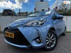 Toyota Yaris 1.5 Hybrid Design Sport/AUTOMAAT/NAVI/CAMERA/CR, Gebruikt, 4 cilinders, Blauw, Parkeercamera