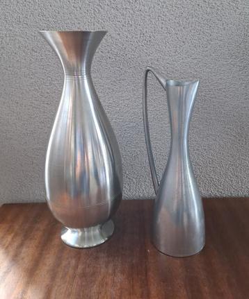 2 Mid century tinnen vaasjes strak design  beschikbaar voor biedingen