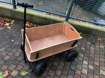 Bolderkar met 4 nieuwe banden beschikbaar voor biedingen