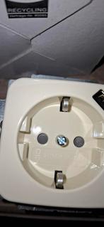 Busch Jaeger wandcontactdoos met usb, Ophalen of Verzenden