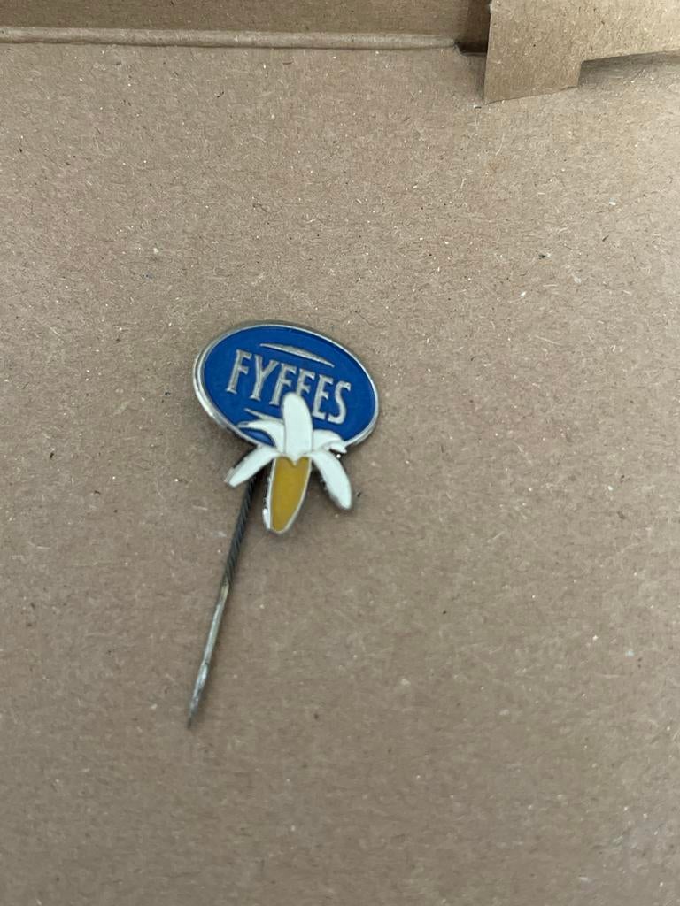 Vintage Fyffes Bananen Speldje, Verzamelen, Speldjes, Pins en Buttons, Ophalen of Verzenden, Gebruikt, Merk, Speldje of Pin